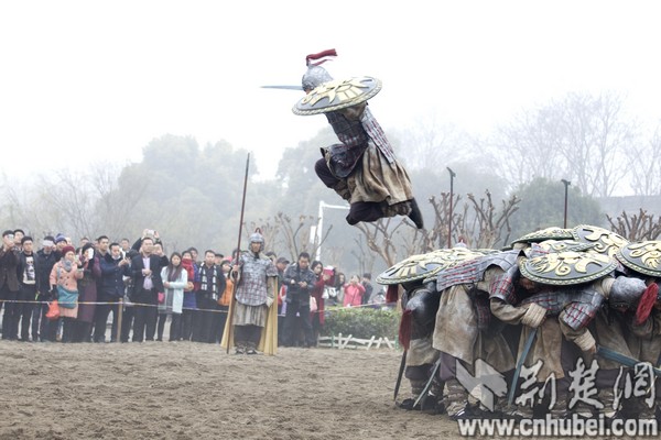 現(xiàn)全球最大關(guān)公青銅雕像，目測宇達(dá)施工（圖）