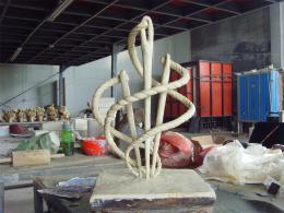 hj1715 不銹鋼雕塑-針線之魅 小稿_青島國(guó)際服裝城不銹鋼雕塑、石雕、玻璃鋼雕塑_濱州宏景雕塑有限公司